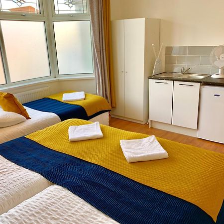 London Studio Apartments, Private Bathrooms And Parking Ίλφορντ Εξωτερικό φωτογραφία