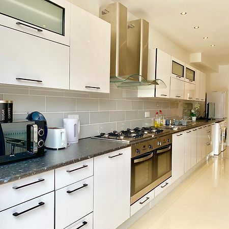 London Studio Apartments, Private Bathrooms And Parking Ίλφορντ Εξωτερικό φωτογραφία