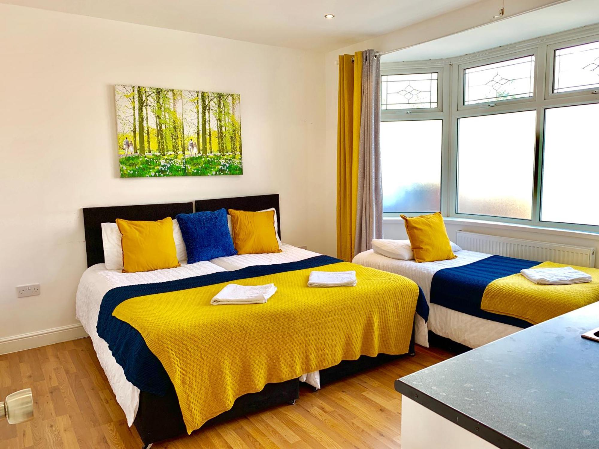 London Studio Apartments, Private Bathrooms And Parking Ίλφορντ Εξωτερικό φωτογραφία