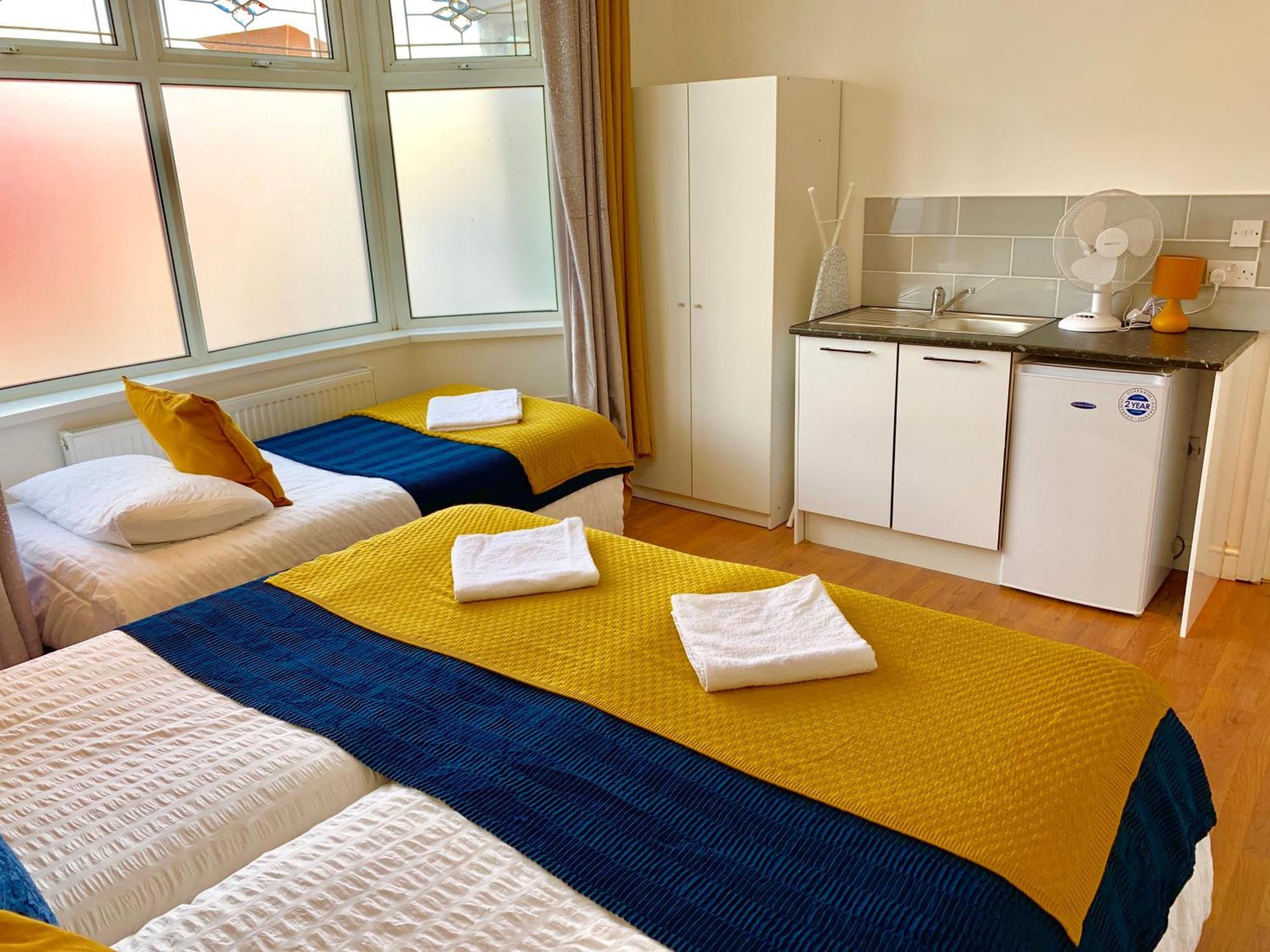 London Studio Apartments, Private Bathrooms And Parking Ίλφορντ Εξωτερικό φωτογραφία
