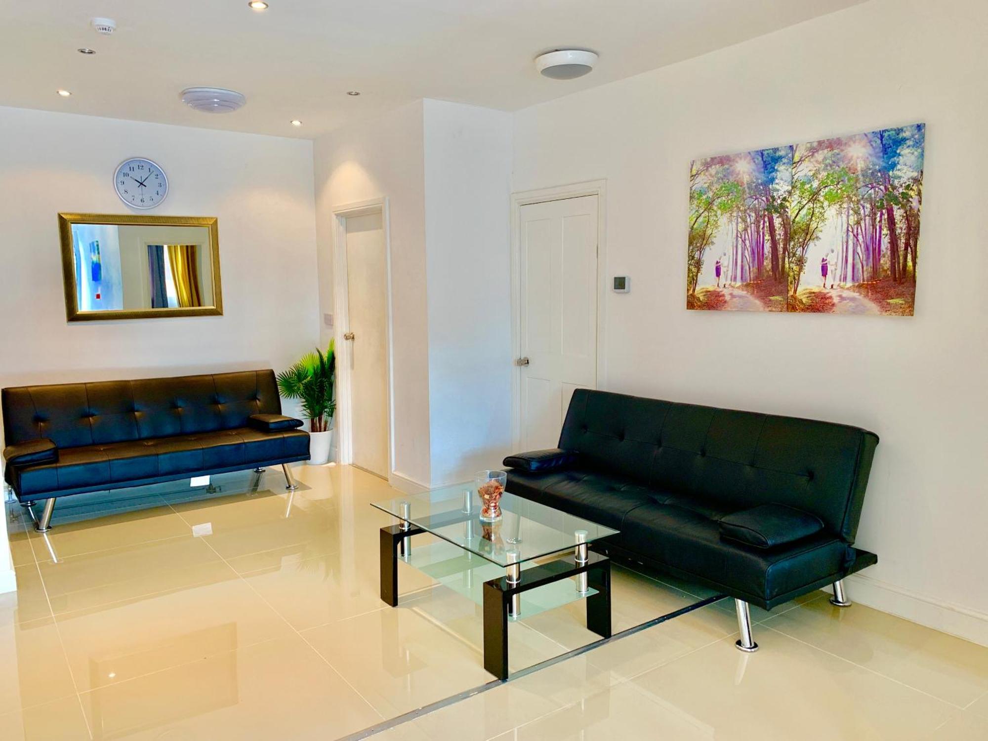 London Studio Apartments, Private Bathrooms And Parking Ίλφορντ Εξωτερικό φωτογραφία
