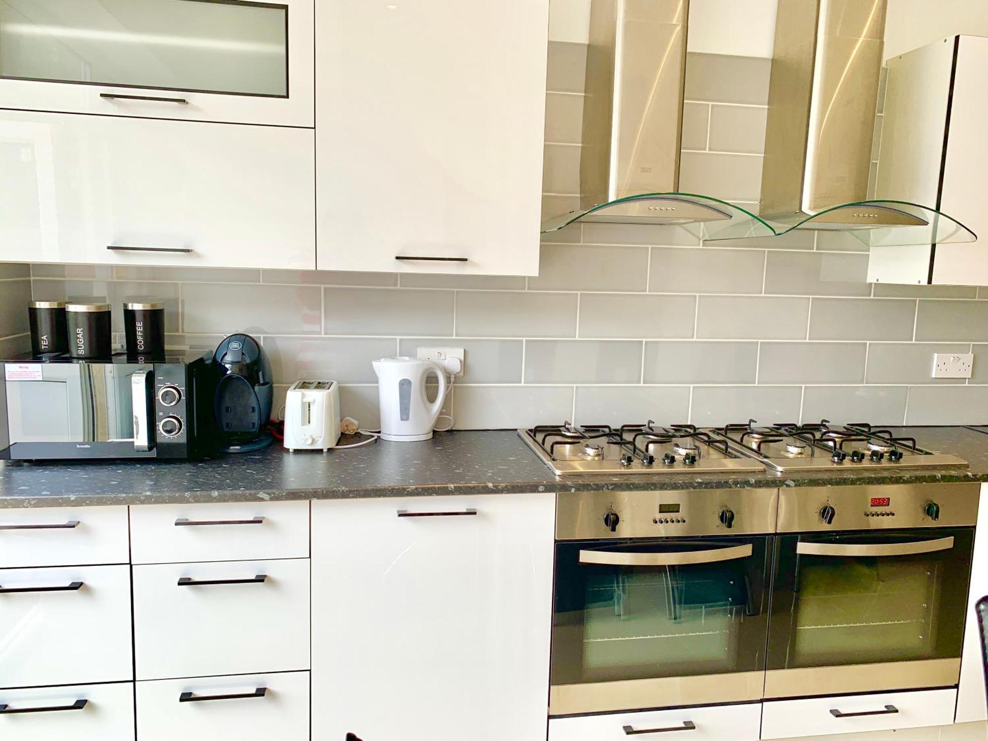 London Studio Apartments, Private Bathrooms And Parking Ίλφορντ Εξωτερικό φωτογραφία