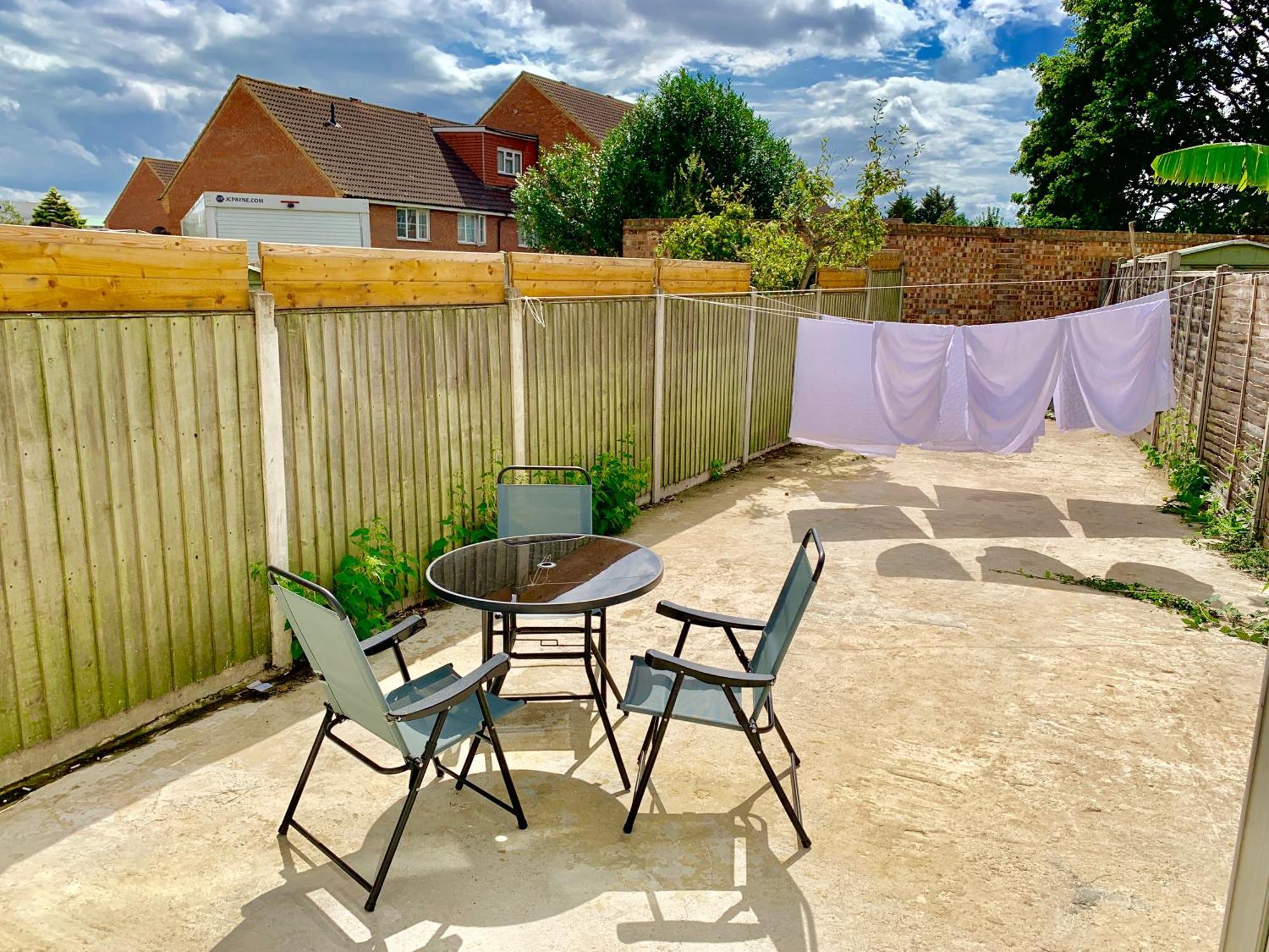 London Studio Apartments, Private Bathrooms And Parking Ίλφορντ Εξωτερικό φωτογραφία