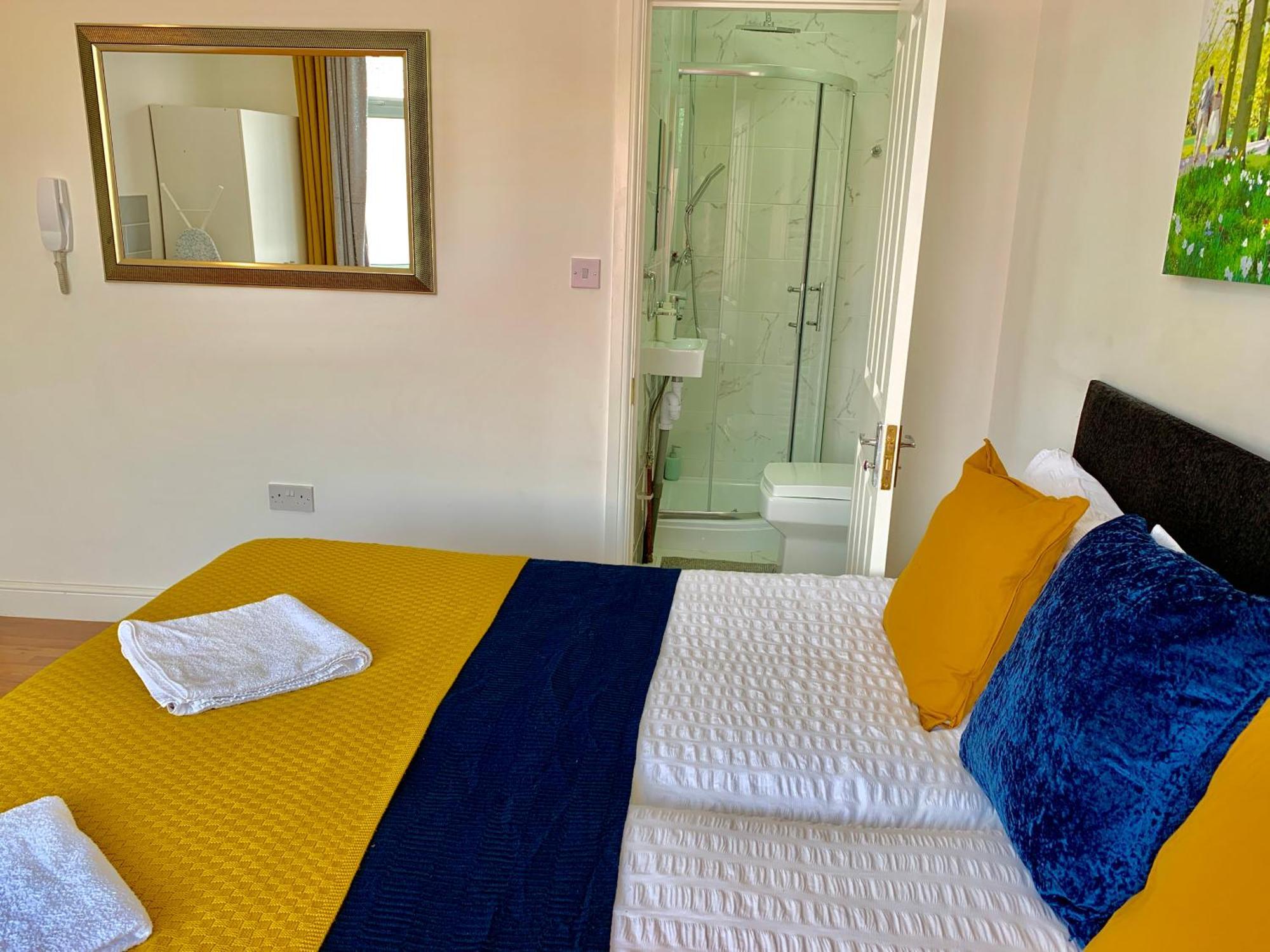 London Studio Apartments, Private Bathrooms And Parking Ίλφορντ Εξωτερικό φωτογραφία