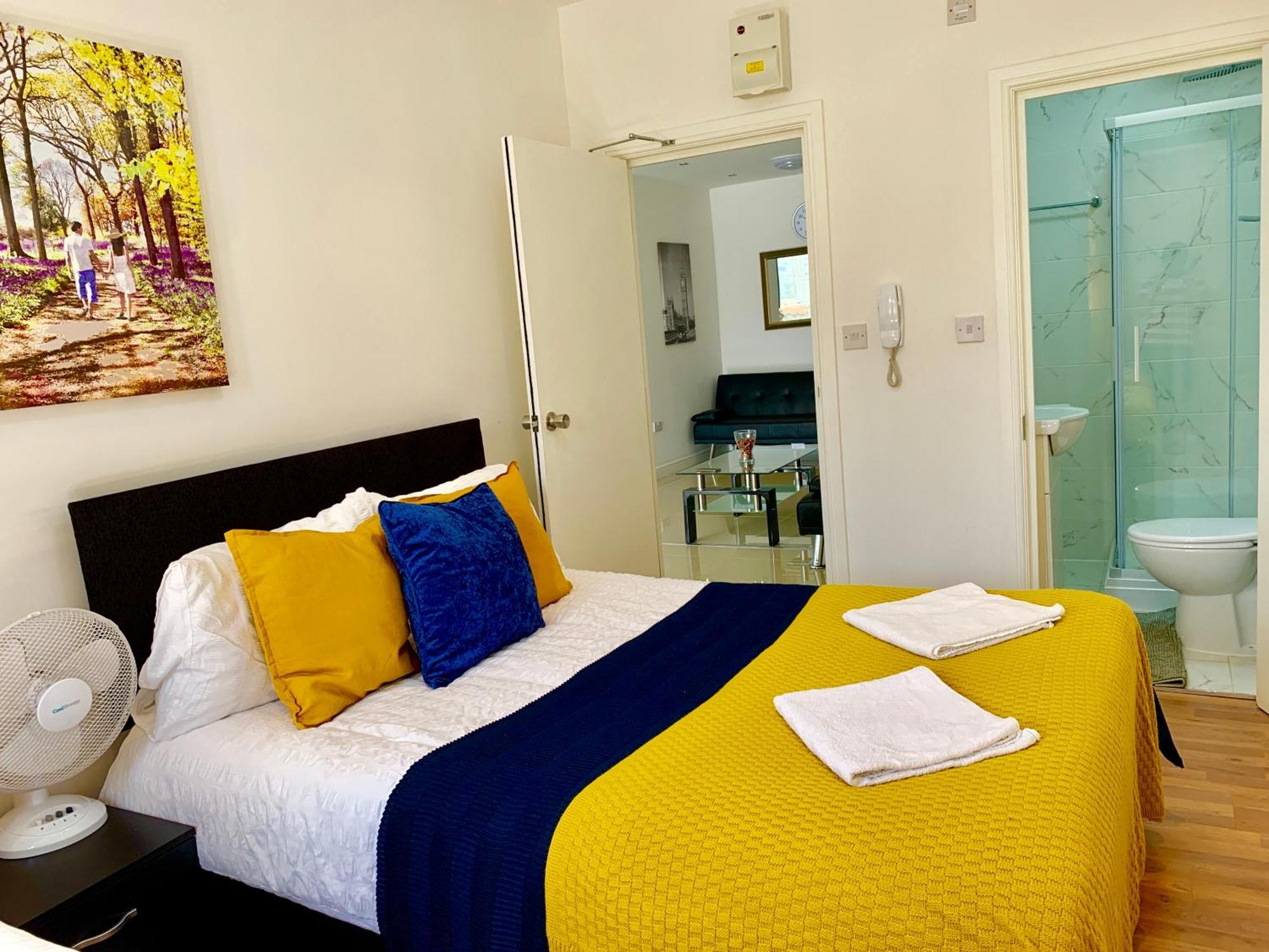 London Studio Apartments, Private Bathrooms And Parking Ίλφορντ Εξωτερικό φωτογραφία