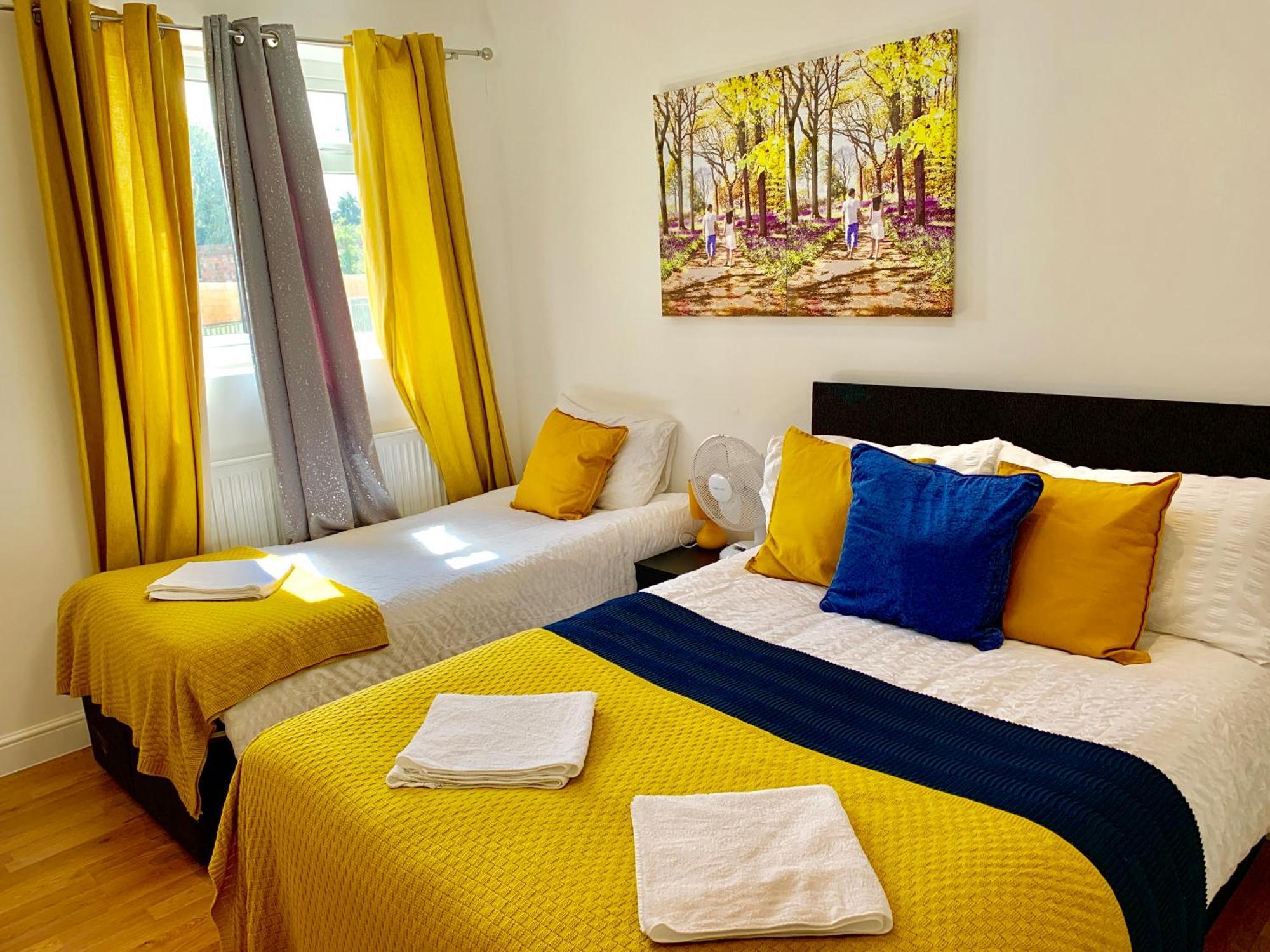 London Studio Apartments, Private Bathrooms And Parking Ίλφορντ Εξωτερικό φωτογραφία