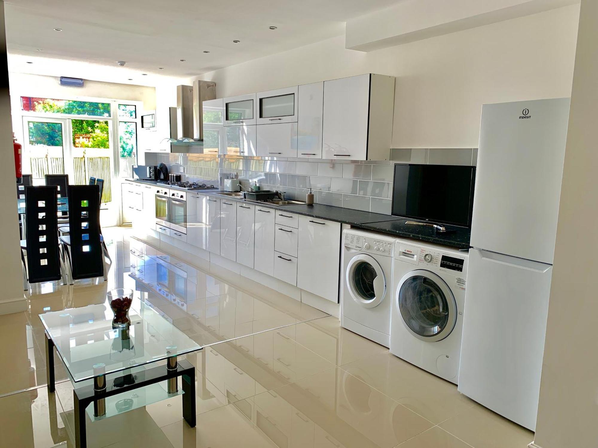 London Studio Apartments, Private Bathrooms And Parking Ίλφορντ Εξωτερικό φωτογραφία