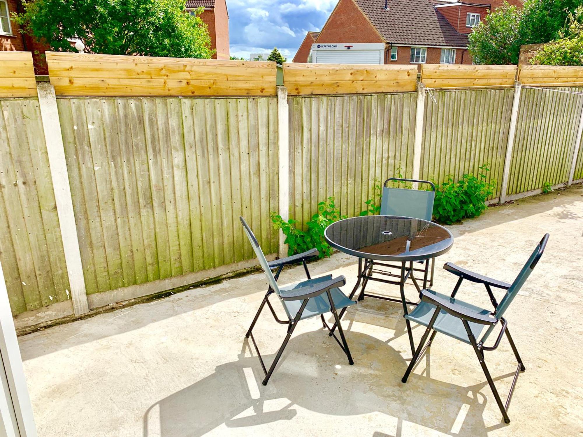 London Studio Apartments, Private Bathrooms And Parking Ίλφορντ Εξωτερικό φωτογραφία