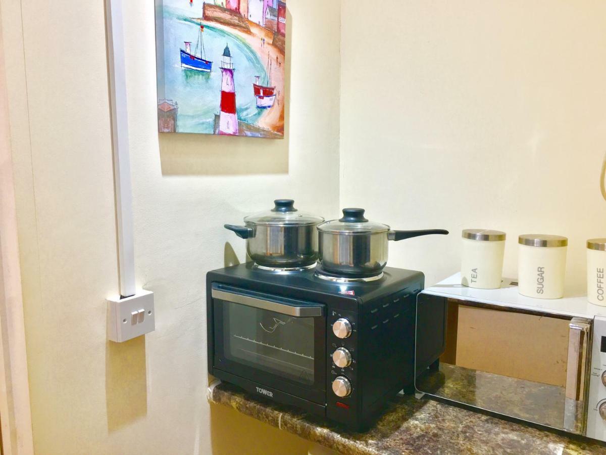 London Studio Apartments, Private Bathrooms And Parking Ίλφορντ Εξωτερικό φωτογραφία