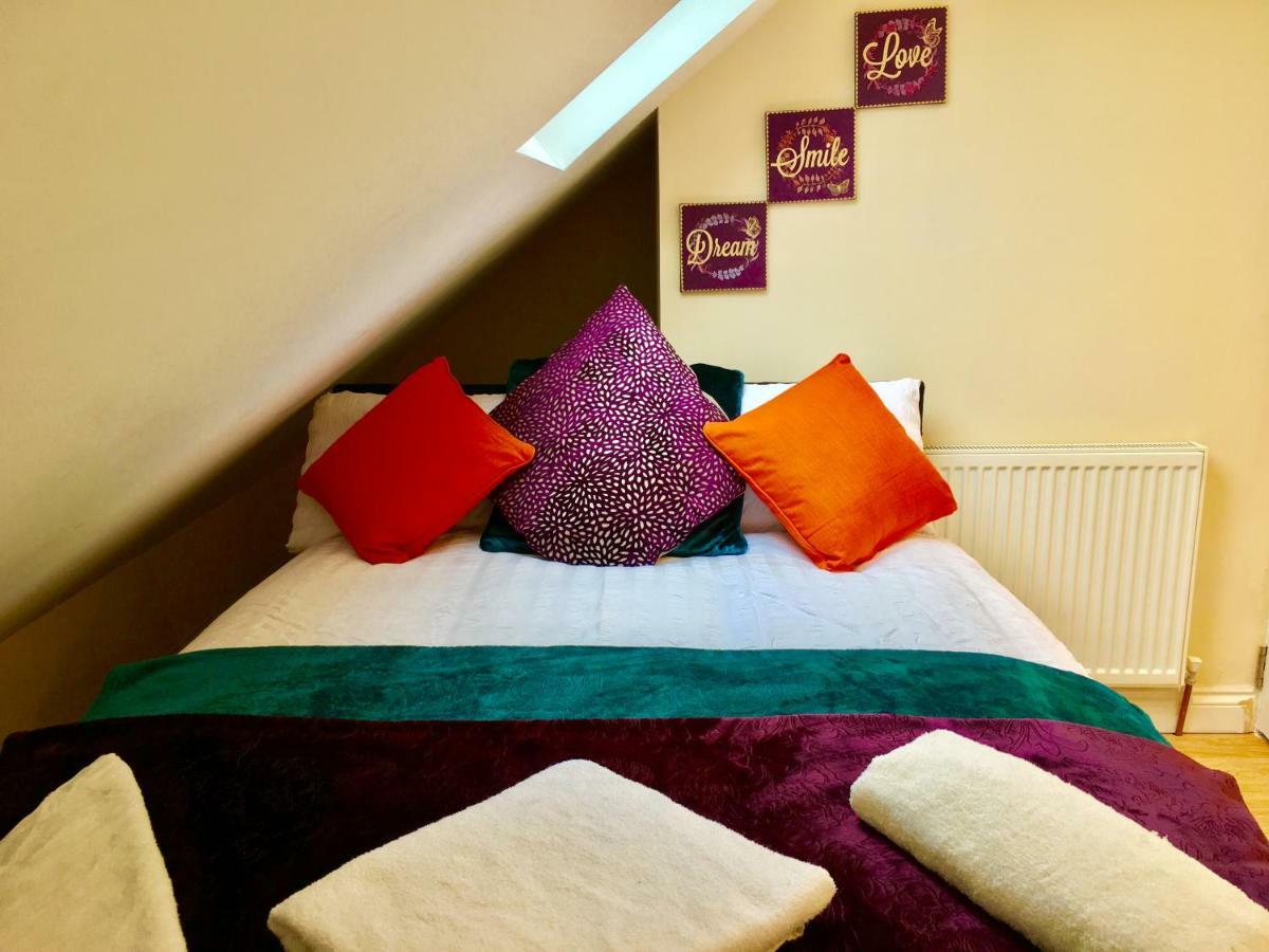 London Studio Apartments, Private Bathrooms And Parking Ίλφορντ Εξωτερικό φωτογραφία