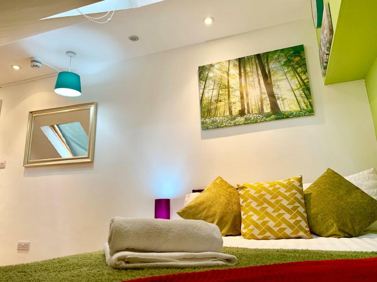 London Studio Apartments, Private Bathrooms And Parking Ίλφορντ Εξωτερικό φωτογραφία