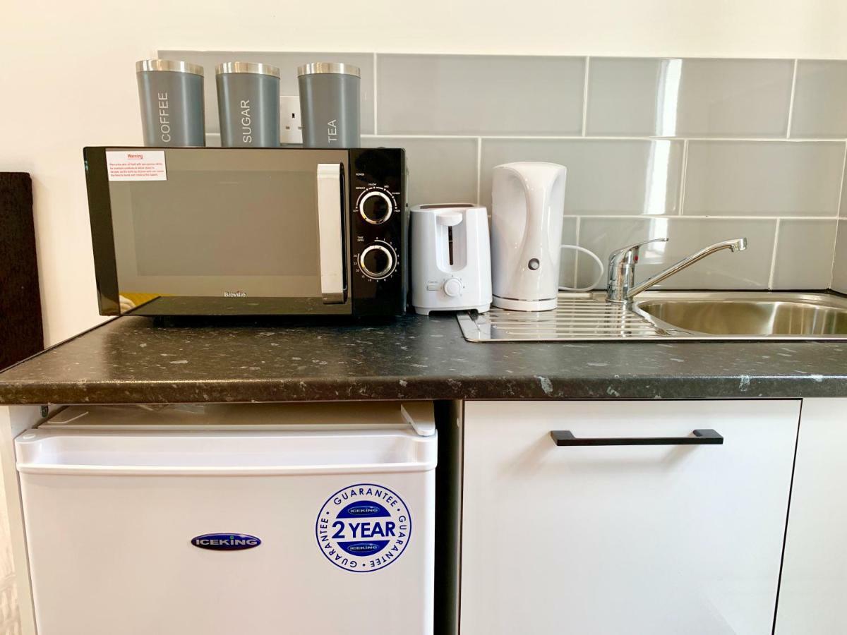 London Studio Apartments, Private Bathrooms And Parking Ίλφορντ Εξωτερικό φωτογραφία