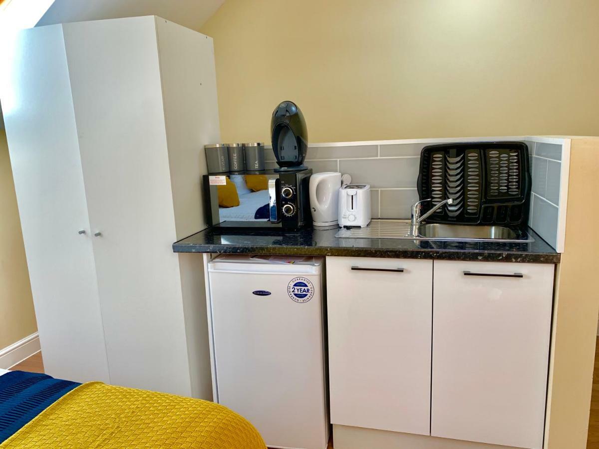 London Studio Apartments, Private Bathrooms And Parking Ίλφορντ Εξωτερικό φωτογραφία
