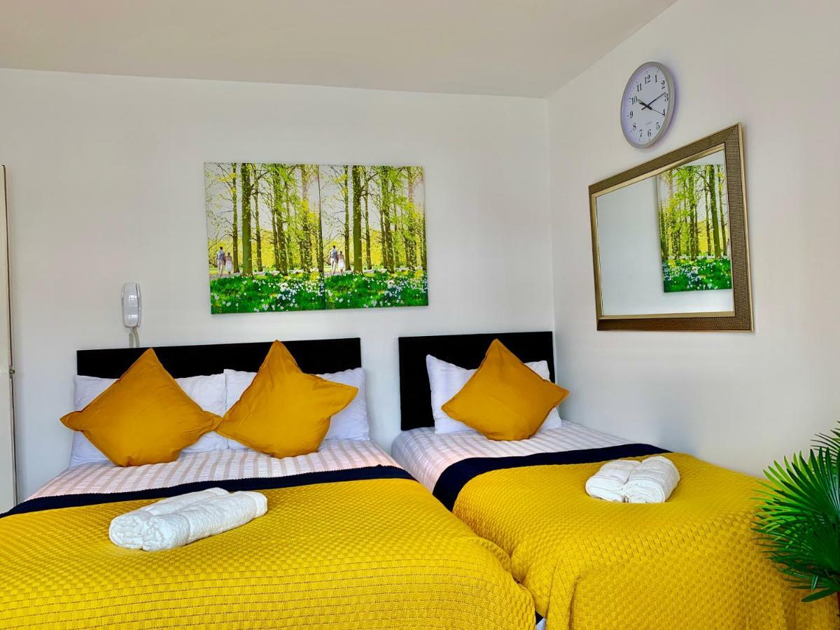 London Studio Apartments, Private Bathrooms And Parking Ίλφορντ Εξωτερικό φωτογραφία