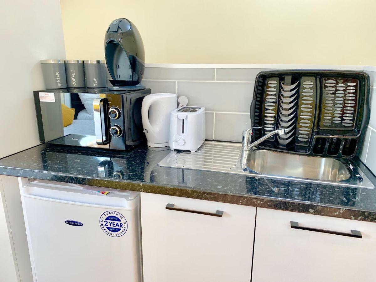 London Studio Apartments, Private Bathrooms And Parking Ίλφορντ Εξωτερικό φωτογραφία