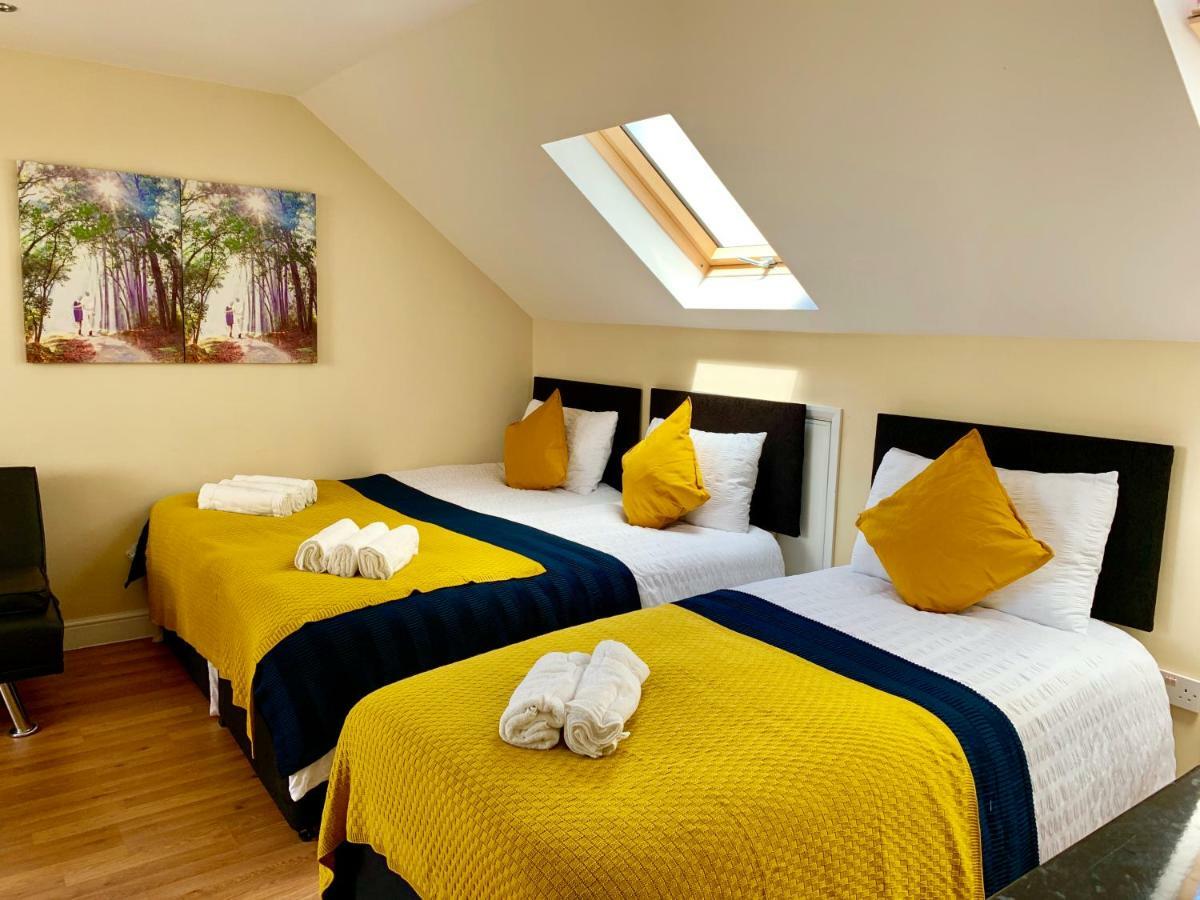 London Studio Apartments, Private Bathrooms And Parking Ίλφορντ Εξωτερικό φωτογραφία